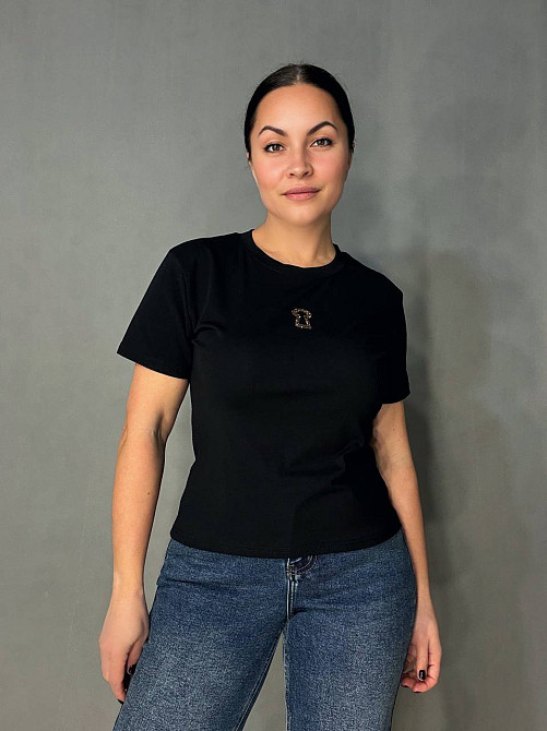 Футболка жіноча A-N 911-21 з аплікацією камінців силует замка базова one size, чорний, one size Київ - фото 5