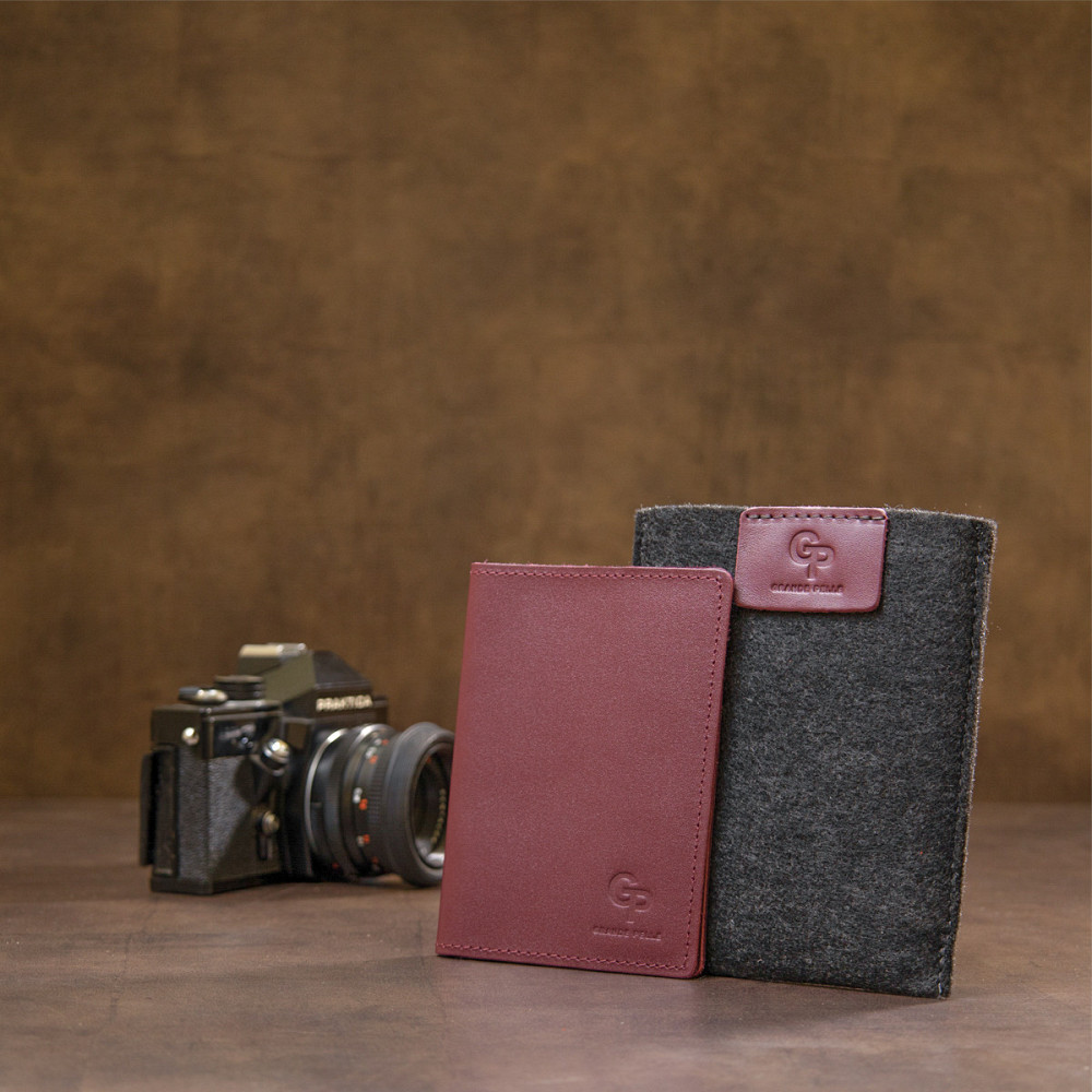 Матова шкіряна обкладинка на паспорт Бордовий (GRANDE PELLE) Київ - фото 4