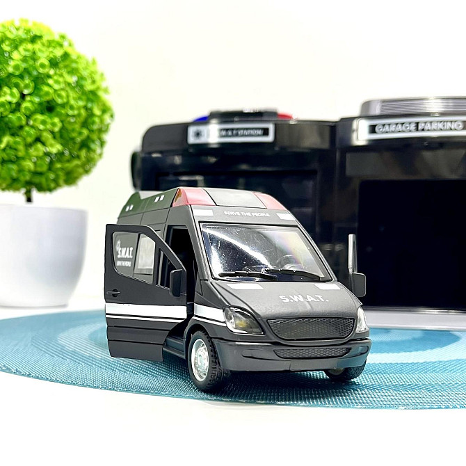 Ігровий набір Chengmei Toys Гараж з машинкою Швидка допомога зі світловими та звуковими ефектами (CLM-557) Чернігів - фото 2