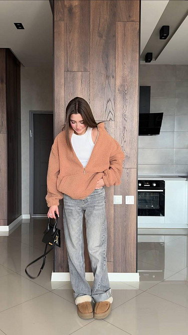 Женский теплый оверсайз худи с молнией из меха баранчика Кемел Одесса - изображение 2