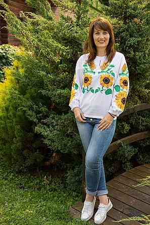 Вишиванка жіноча, лляна з довгим рукавом, біла, топ Київ