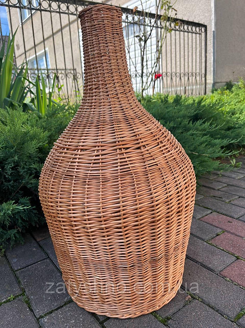 Люстра плетеная высокая в кафе Киев - изображение 2