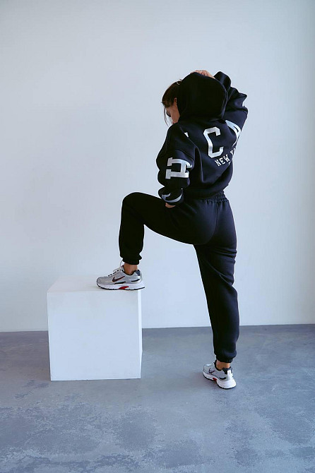 Женский стильный повседневный костюм Chicago с двойным капюшоном Черный, 48/50 Одесса - изображение 3