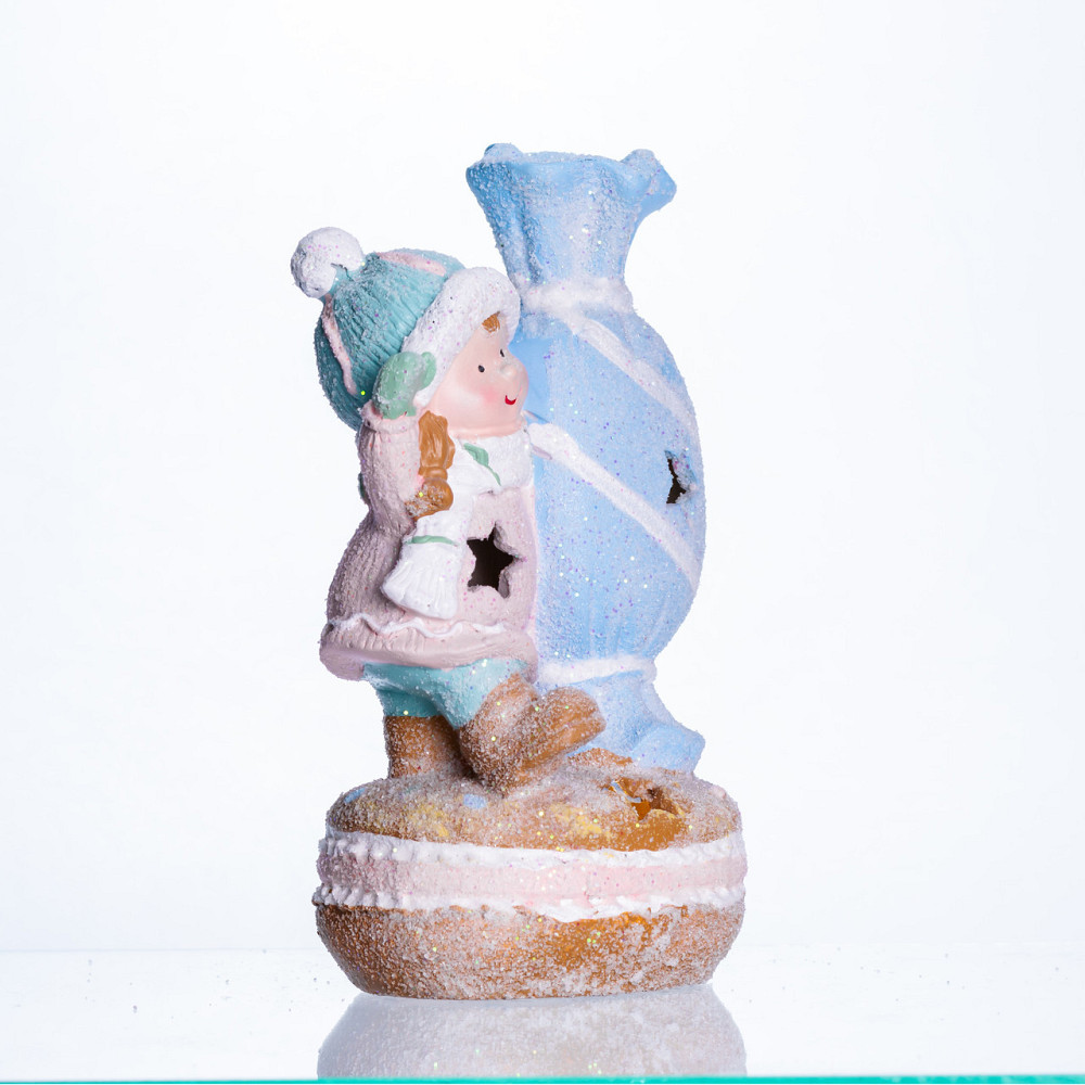 Новогодняя декоративная фигурка с подсветкой 12×9×20.5 см Новогодний декор Ребёнок с конфетой из фарфора CR-6-12 Киев - изображение 2