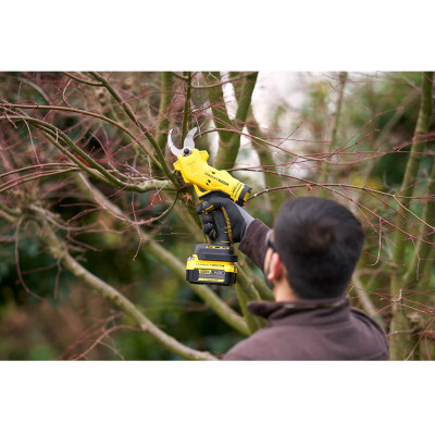 Секатор Stanley FATMAX акумуляторний ,18 В, Li-Ion, до 32 мм, 2,5 кг (без АКБ та ЗП) (SFMCPP32B) Вінниця - фото 4