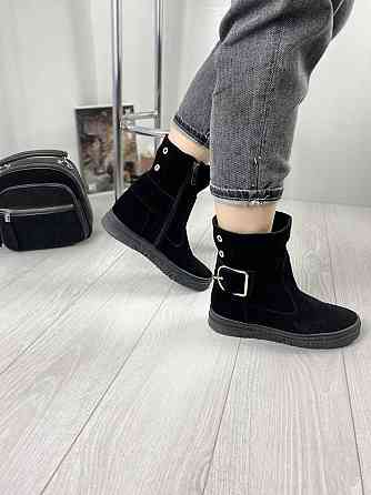 Injers Черевики жіночі INJERS чорні натуральна замша 36р. высота 16см обхват 23см подошва 3см ( Коломыя