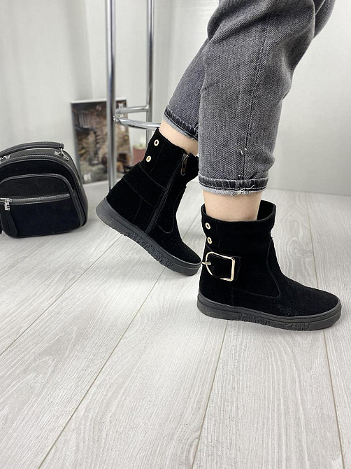 Injers Черевики жіночі INJERS чорні натуральна замша 36р. высота 16см обхват 23см подошва 3см ( Коломыя - изображение 1