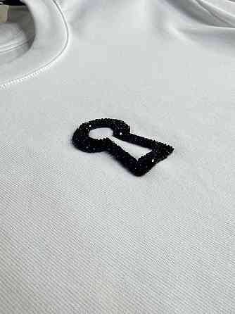 Футболка жіноча A-N 911-21 з аплікацією камінців силует замка базова one size, білий, one size Київ