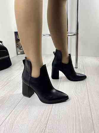 Nivelle Черевики жіночі NIVELLE чорні натуральна шкіра каблук 8см висота 11см 37р. (5600/8057-8 Коломыя