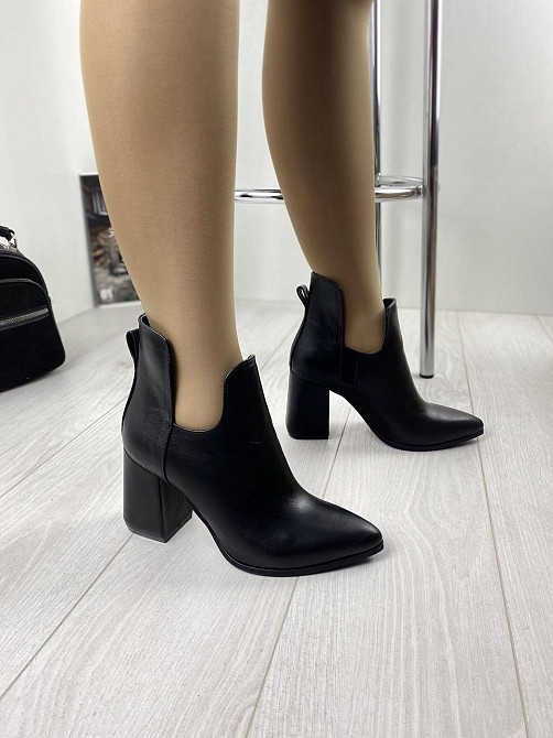 Nivelle Черевики жіночі NIVELLE чорні натуральна шкіра каблук 8см висота 11см 37р. (5600/8057-8 Коломыя - изображение 1