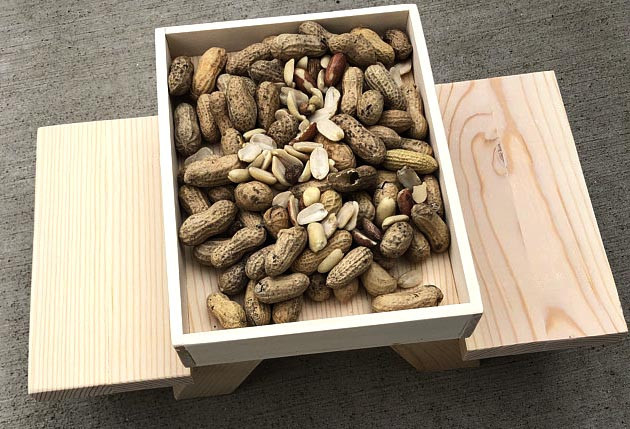 Кормушка для белок 