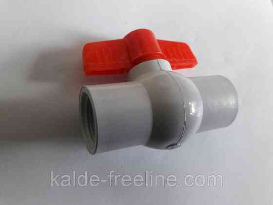 Кран пластиковый с резьбой 4