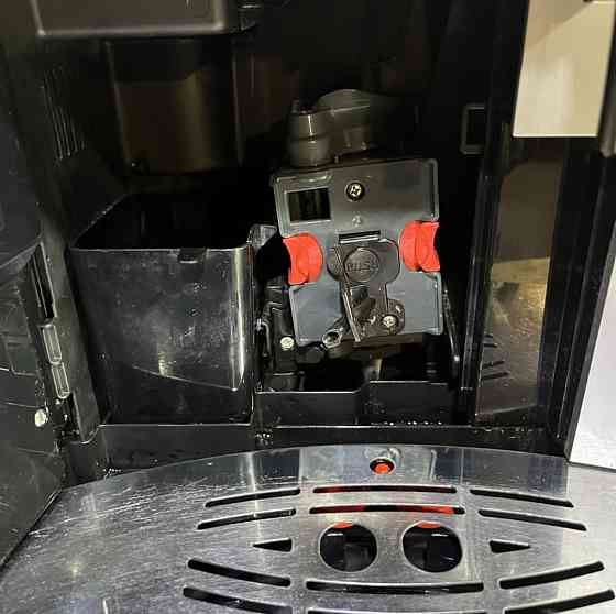 Кавомашина Delonghi Perfecta
ESAM5500 Київ