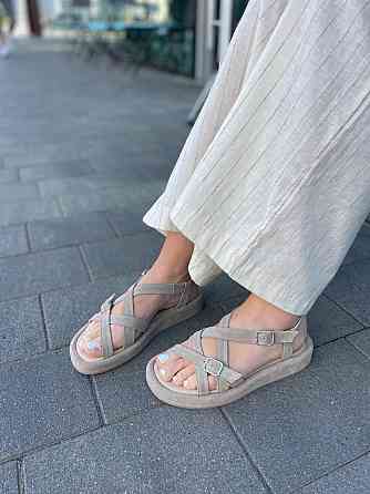 Соната Босоніжки жіночі пісочні Соната Рита з натуральної замші на плоскій підошві / Босоніжки Коломыя