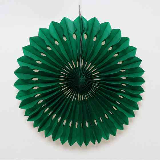 Бумажный веер для декора 30 см зеленый Киев