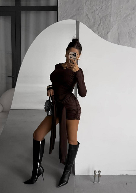 Женское мини платье с поясом-шлейфом микродайвинг Шоколадный, 46/48 Одесса - изображение 2