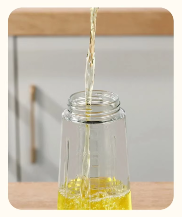 Пляшка скляна для олії на 630 мл, бежева Кам'янець-Подільський