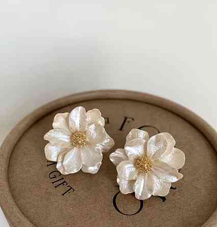 Серьги цветы белые объемные большие серьги гвоздики украшение Киев