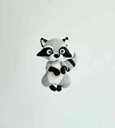 М’яка фетрова іграшка єнот ручної роботи – безпечна розвиваюча іграшка Київ