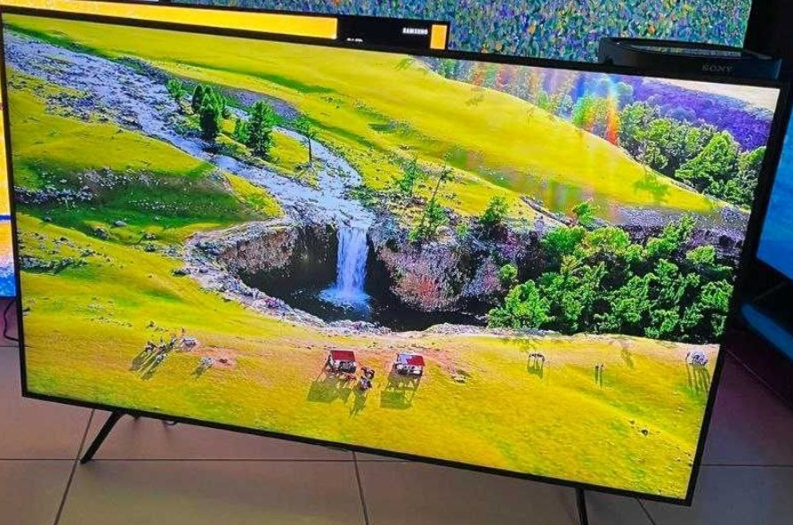 Телевизор Безрамный: 70