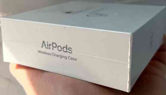 Наушники Apple AirPods with Charging Case Київ