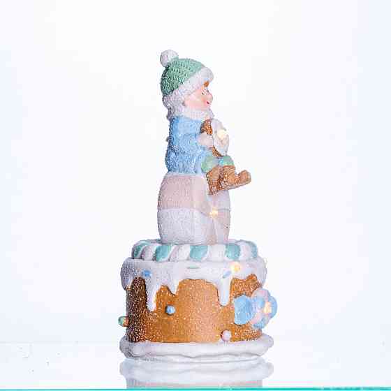 Новорічна декоративна фігурка з підсвіткою 10.5×10.5×20.5 см Новорічний декор Дитина на "солодкій башті" з порцеляни CR-6-14 Коломыя