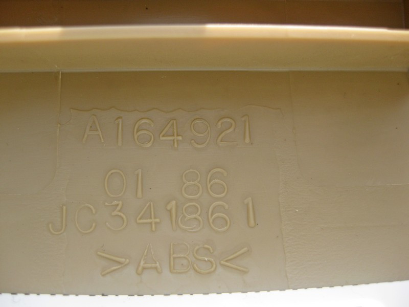 Mercedes-Benz  A1649210186 8K67 Бежева кришка петлі 2-го ряду сидінь GL X164 Одесса - изображение 4