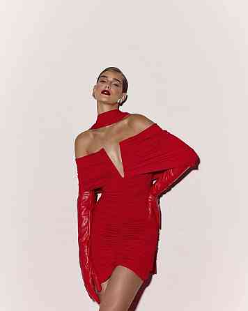 Женское привлекательное роскошное мини-платье с открытым декольте Красный, 42/44 Одесса