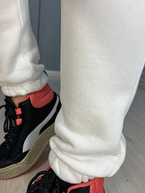 Костюм женский ENJOY 2920 худи с капюшоном брюки резинка нашивка утепленный флис белый, белый, L Киев - изображение 2