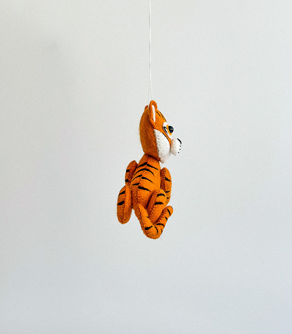 М’яка фетрова іграшка тигр ручної роботи – безпечна розвиваюча іграшка Київ - фото 3