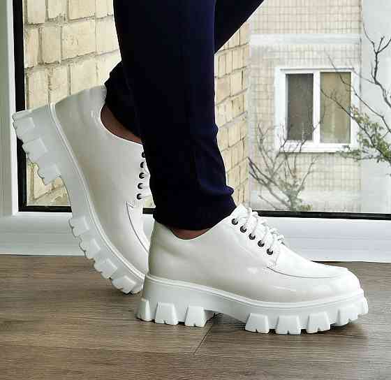 Жіночі Білі Туфлі Кросівки на Танкетці Сліпони Лакові Мокасини (розміри: 36,37,38,39,40,41) — 6-20 Дніпро