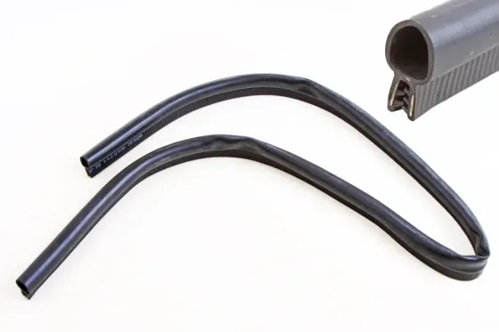 Уплотнитель капота 2105 БРТ (124см) Винница