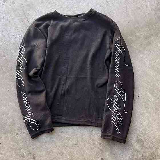 Женский базовый лонгслив с вышивкой на рукавах Чорний Одесса