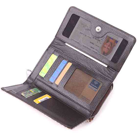 Чудовий жіночий портмоне з лакованої фактурної шкіри Бежевий (KARYA) Київ