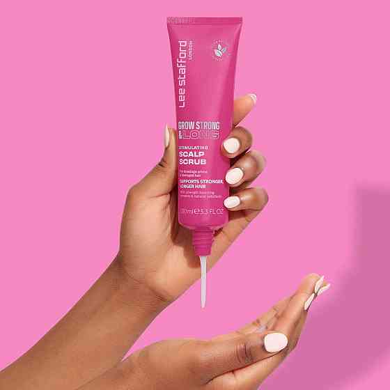 Стимулирующий скраб для кожи головы для усиления роста волос Grow Strong & Long Stimulating Scalp Scrub Lee Stafford 100 мл Винница
