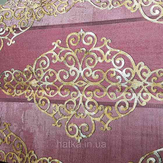 Шпалери метрові вінілові на флізелін 24 Carati Cristiana Masi вензель великий структурний золотом на бордовому Київ