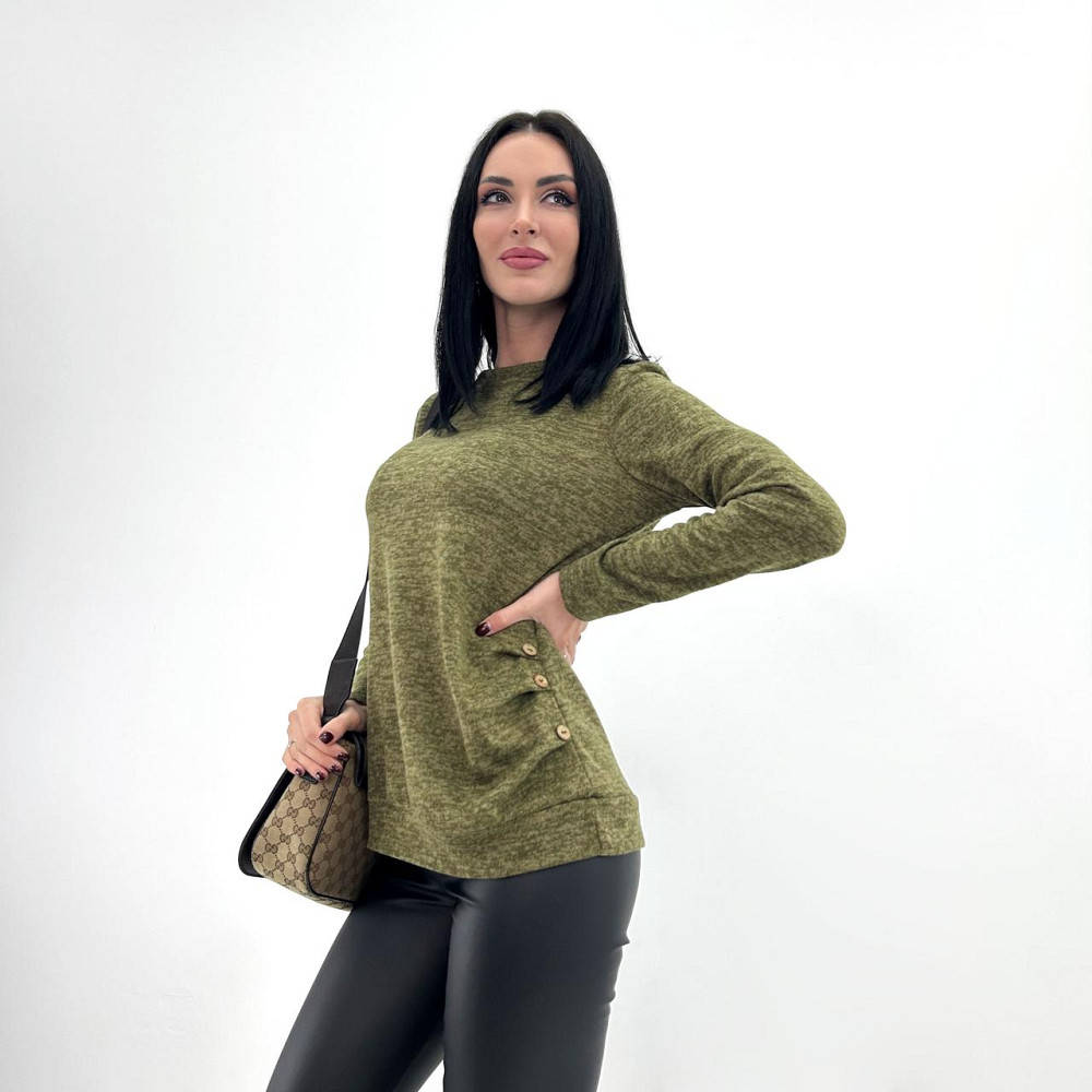 Женская кофта с пуговицами 