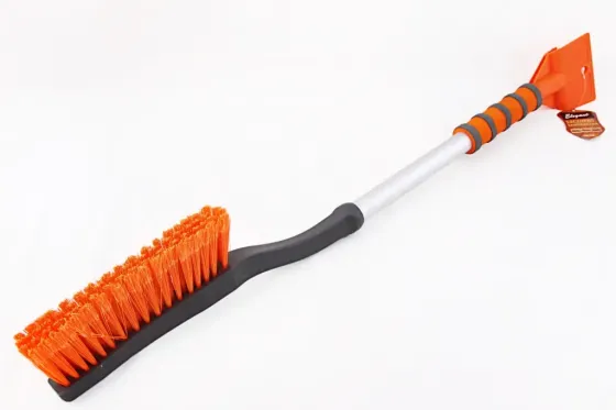 Скребок для снега 78 см со щеткой 70 пучков Elegant (мягкая ручка) Винница