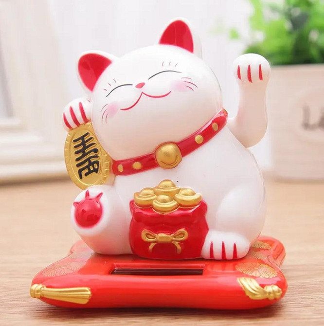 Манекі-неко статуетка на сонячній батареї - японський талісман удачі та багатства. Колір білий Київ - фото 1