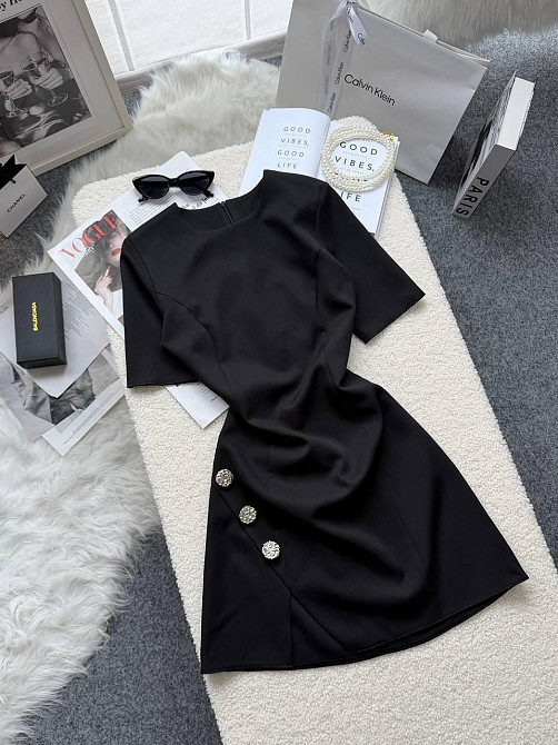 Жіноче базове мініплаття з декоративними ґудзиками креп костюмка Чорний, 50/52 Одеса - фото 5