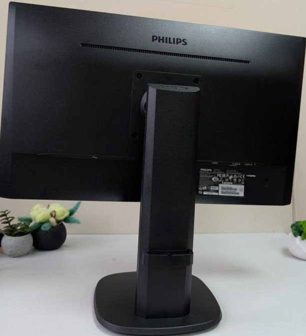 Монітор Philips 243S7E/FHD/LED/IPS/Тонкі рамки/24