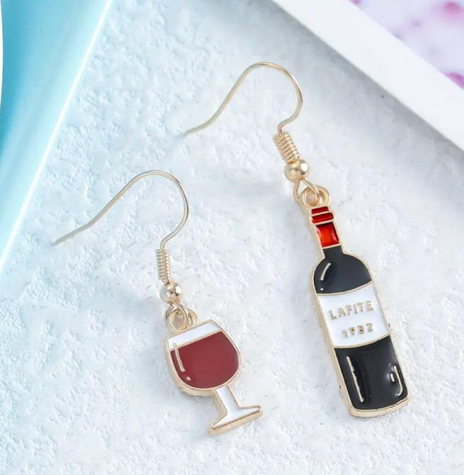 Асимметричные серьги-подвески в форме бутылки красного вина и бокала. 2 шт. Киев - изображение 4