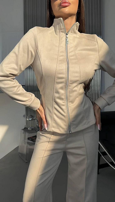 Женский стильный костюм двойка: жакет и штаны с разрезами замш на дайвинге Айвори, 46/48 Одесса - изображение 5