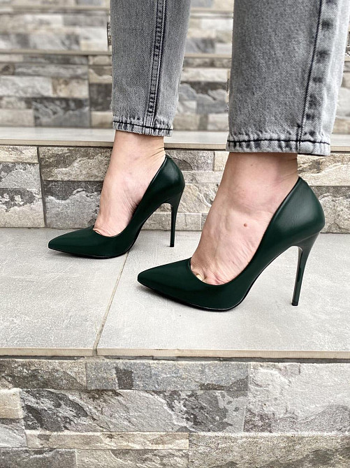 Туфлі жіночі SMALL SWAN темно-зелені еко-шкіра висота каблука 10см розміри 39р.-25см 40р.-26см Коломыя - изображение 2