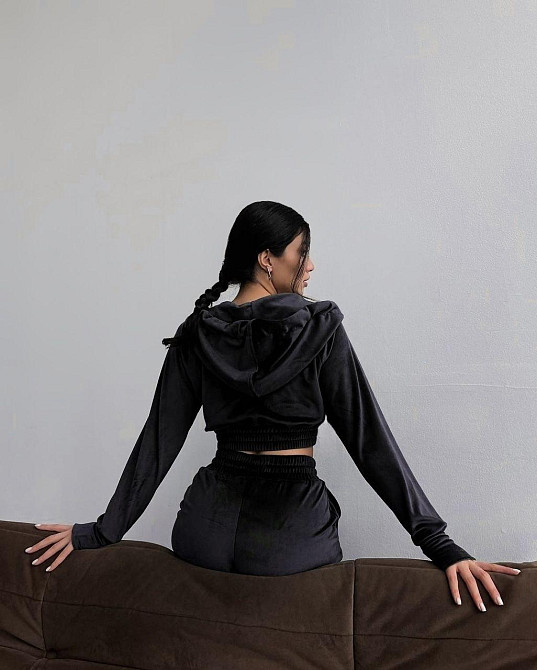 Женский повседневный велюровый костюм двойка с широкими брюками и укороченной кофтой плюшевый велюр Черный, 46/48 Одесса - изображение 5