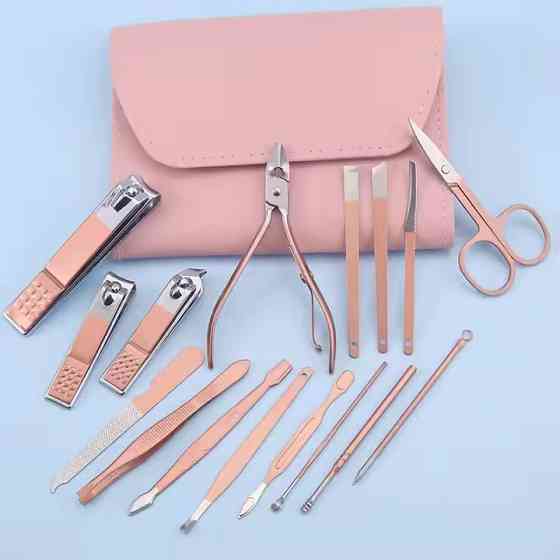 Набор для маникюра и педикюра в кейсе,пинцет,пилочка,ножницы универсальные предметы 16 шт, цвет коралловый Каменец-Подольский