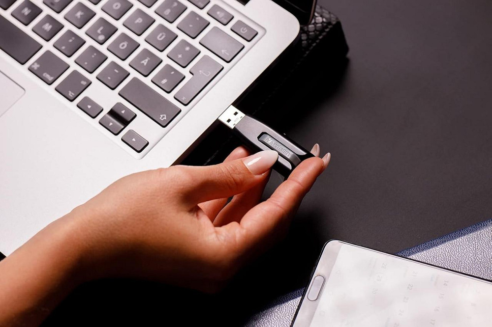 Флешка USB 3.0 Memory Store N Go V3 128 ГБ черная компактная слайд-блокировка высокая скорость Киев - изображение 4