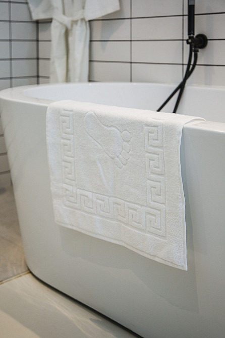 Ecotton Килимок махровий Ecotton 50х70 см 650 гр./м рушник для ніг білий з тисненням Ніжки для Коломыя - изображение 8