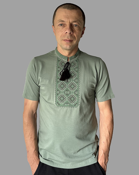 Мужская футболка вышиванка оливковая с нежным зеленым орнаментом Киев - изображение 1