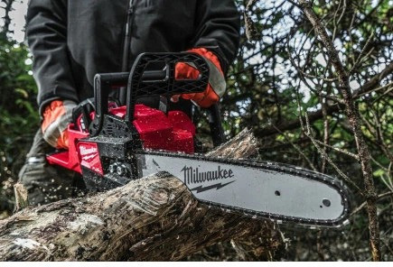Аккумуляторная цепная пила Milwaukee M18 FCHS35-0 18В, шина 35 см, бесщеточная, без АКБ Киев - изображение 5